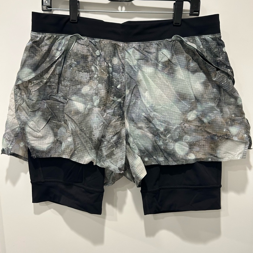 lululemon athletica Men's Athletic Shorts - Black and Gray
